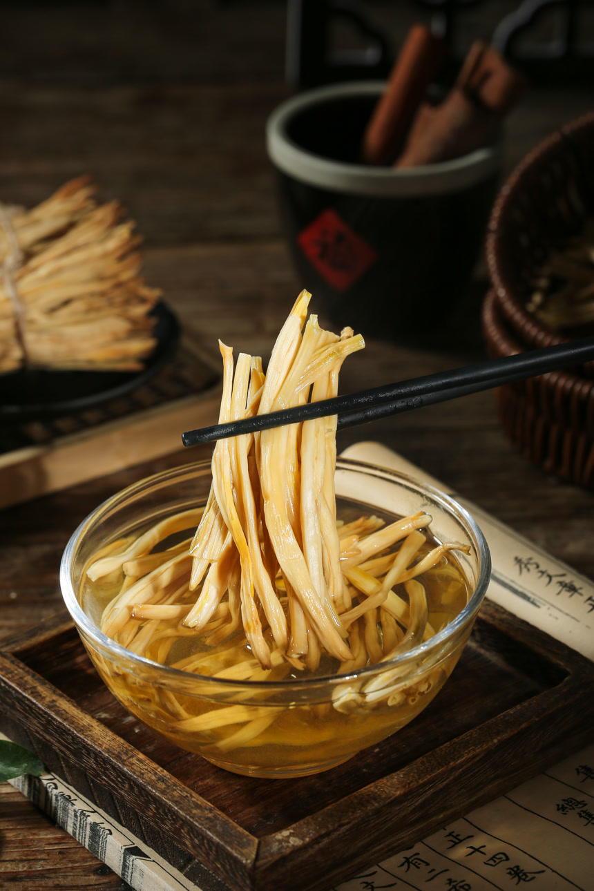 深底上的黄花菜