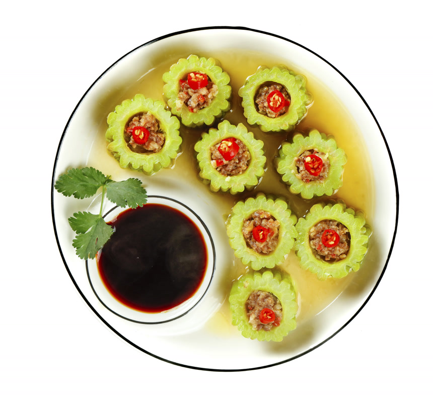 盘子里的苦瓜酿肉