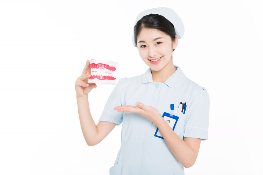 漂亮的年轻女护士健康生活方式