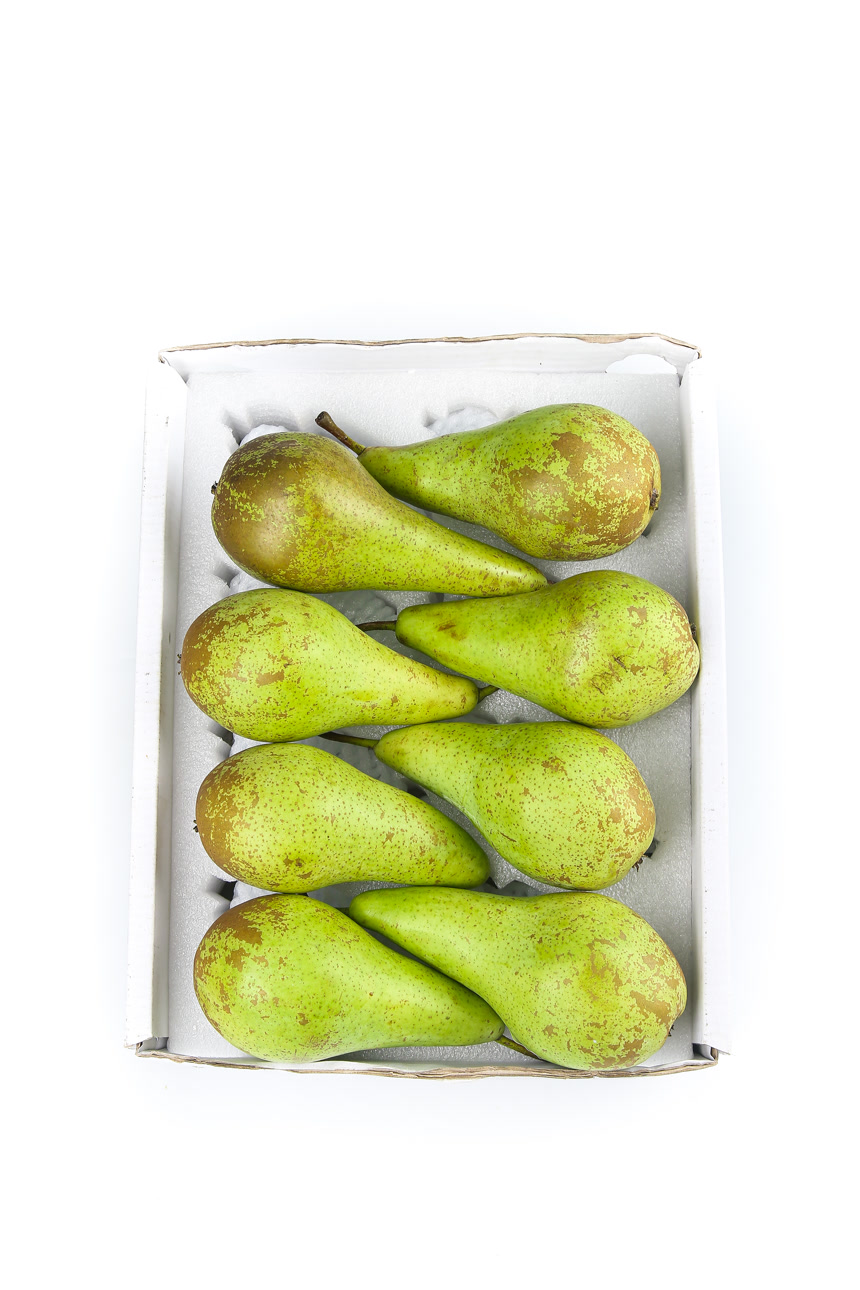 白底上的进口啤梨