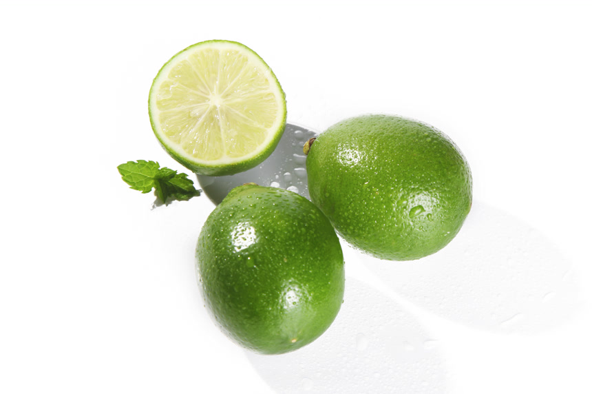 白底上的无籽青柠檬