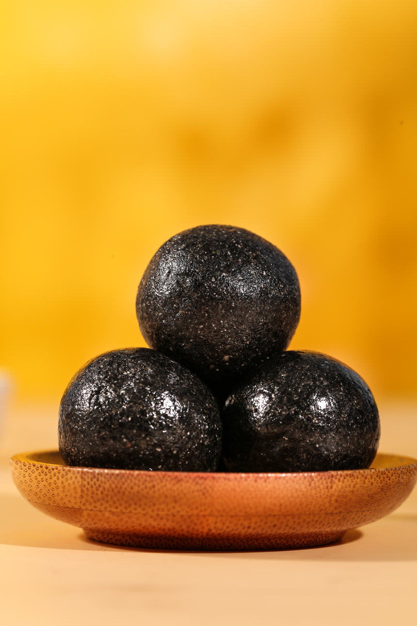 浅底上的芝麻丸