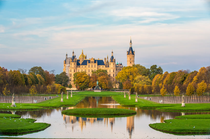 德国什未林城堡晴空万里人文建筑景观