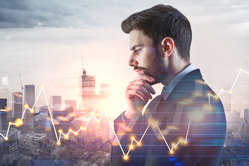 商人在城市背景前对着数据走势表思考商务金融经济 