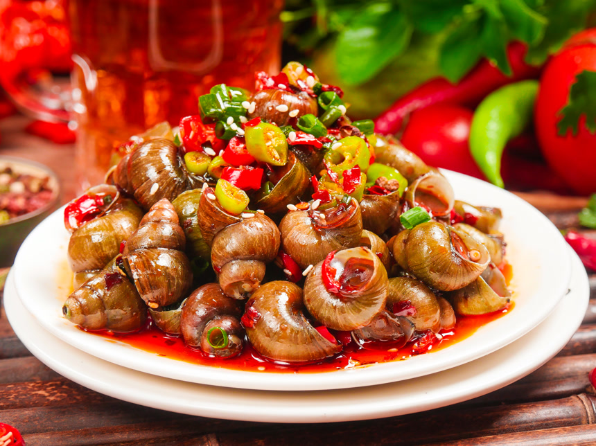 深底上的一碗香辣田螺