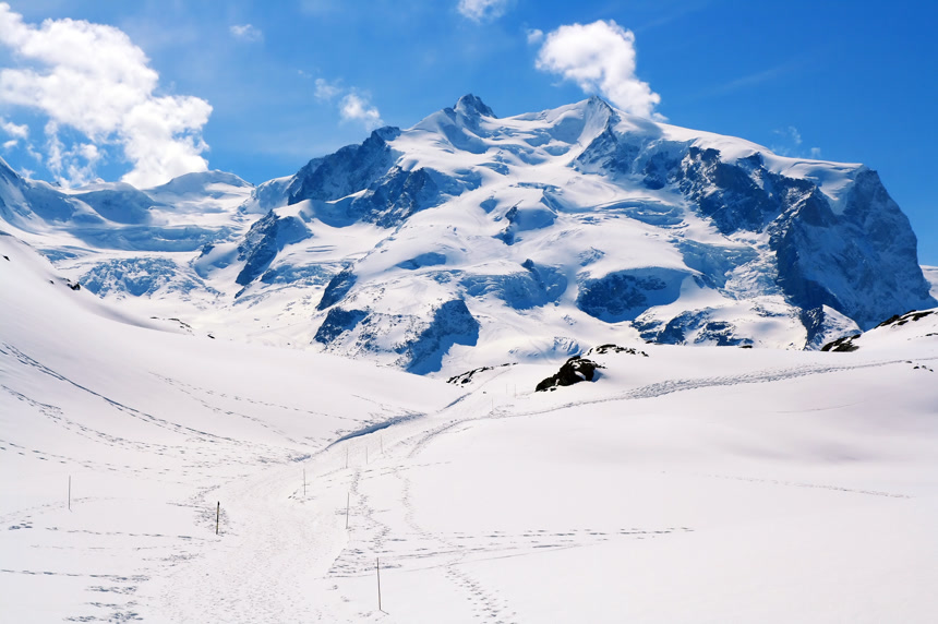 冬日雪景下的瑞士马特洪山峰壁纸图旅行