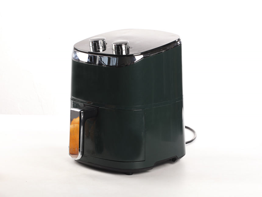 白底上的空气炸锅