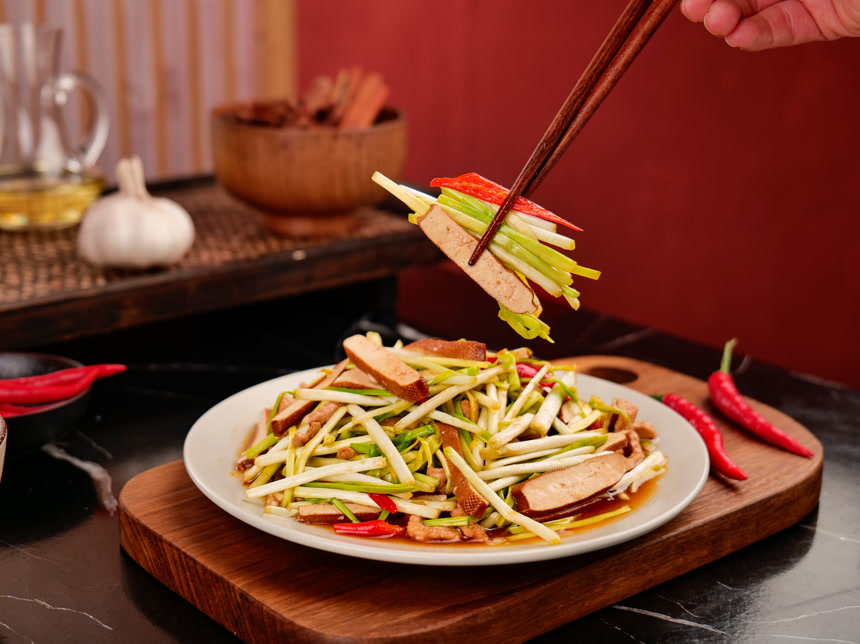 深底上韭黄菜品