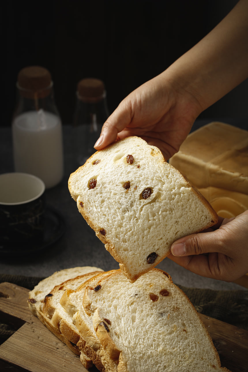 深底上的蔓越莓吐司