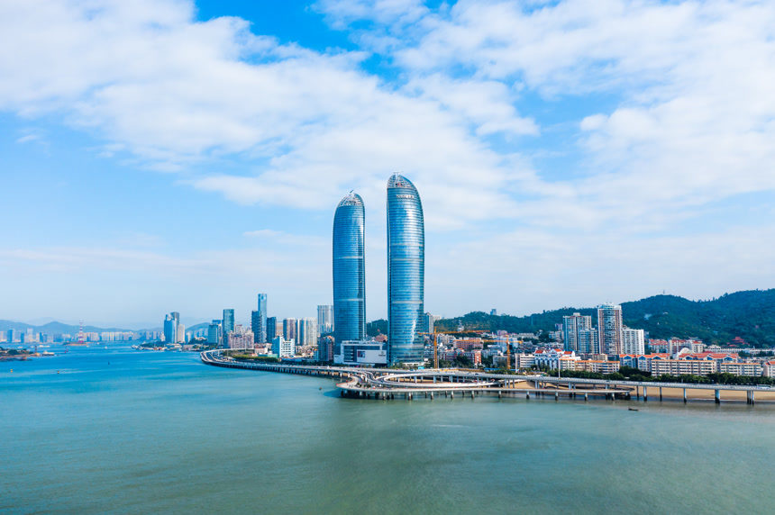 中国厦门的康拉德厦门双塔/厦门世界贸易大观人文建筑景观