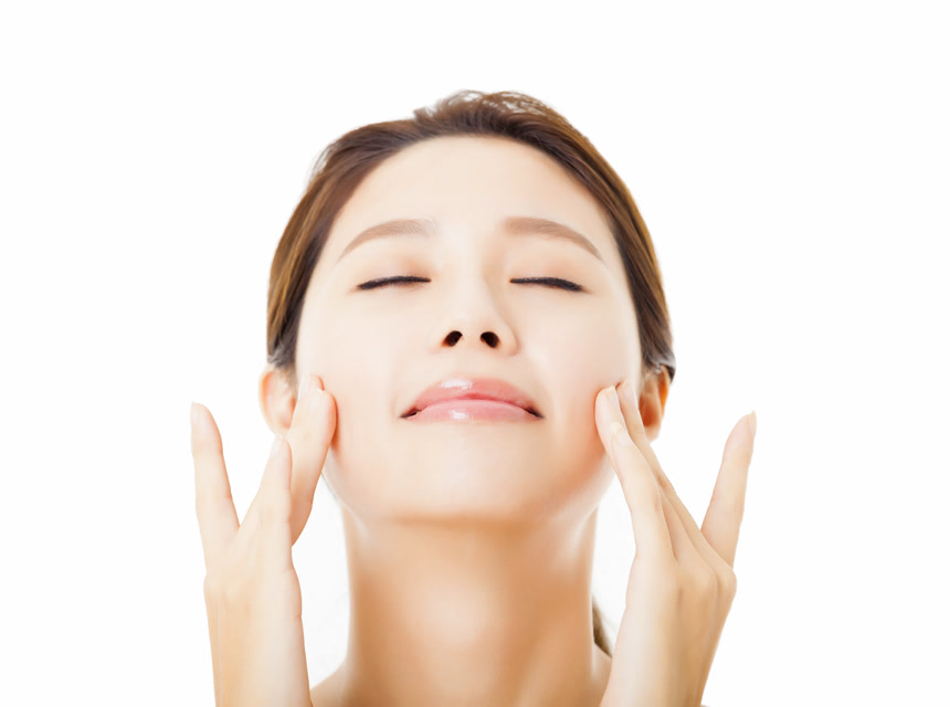 美女抚摸面部特写医美保健白底图