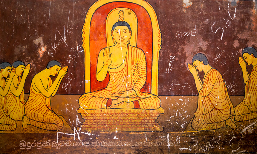 墙上古老的古佛画画作