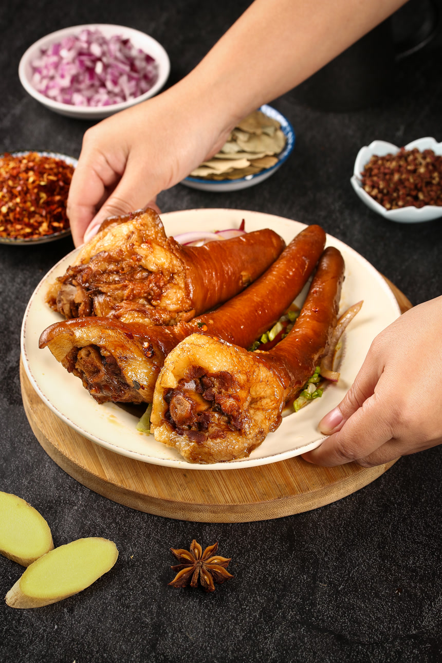 深底上的猪尾巴