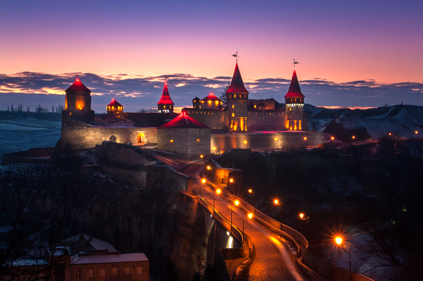 夜晚美丽的古城堡人文建筑景观