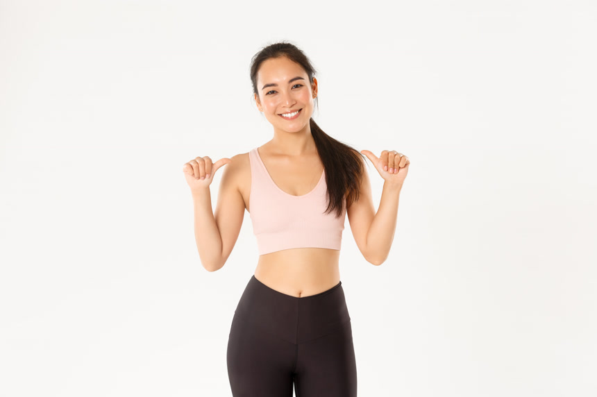 一个身材健硕的女人白底图人物肖像