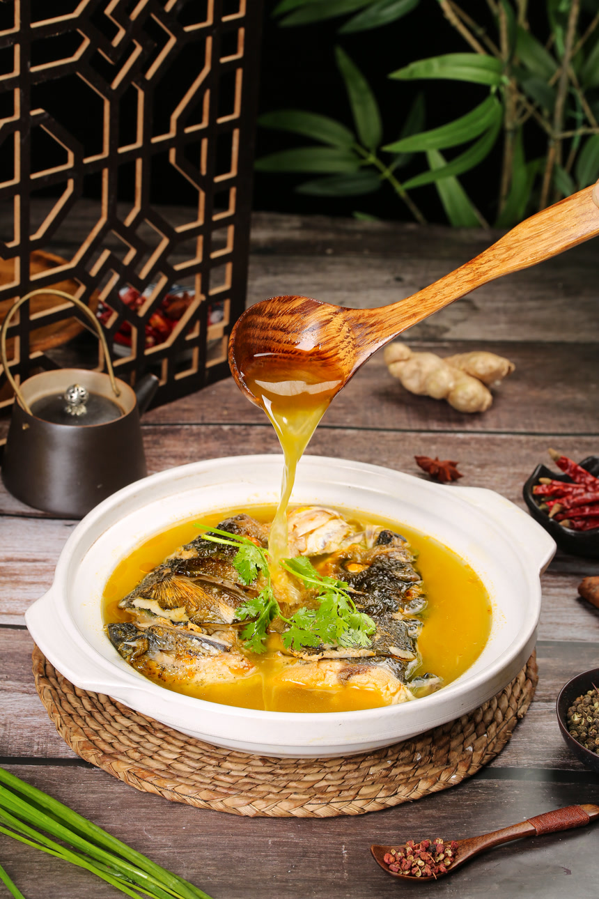 木底上的鱼头汤