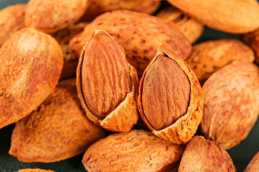 浅底上的巴旦木