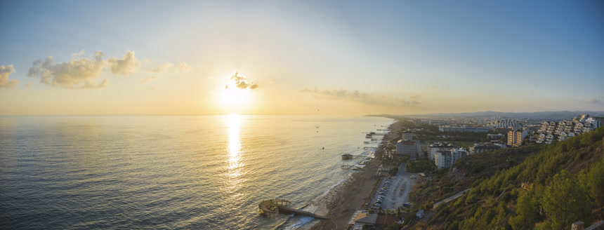 土耳其地中海安卡拉日落与云彩海边海岸线风景景观