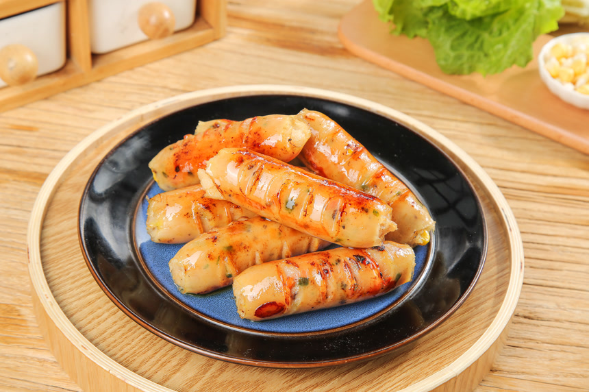 木底上的膳食蔬菜肠