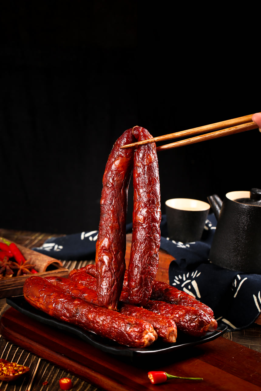 深底上的麻辣香肠