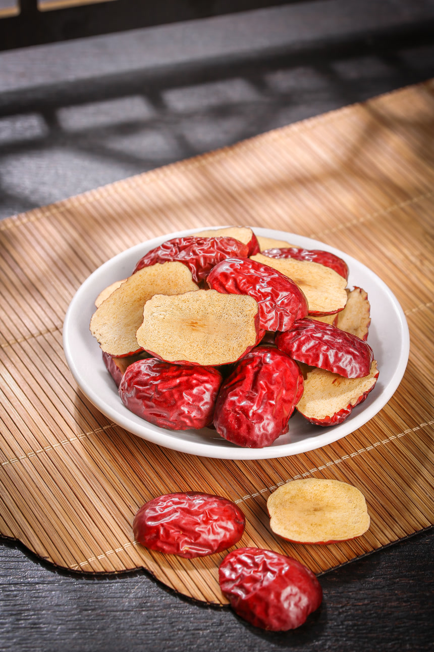 深底上的干红枣块