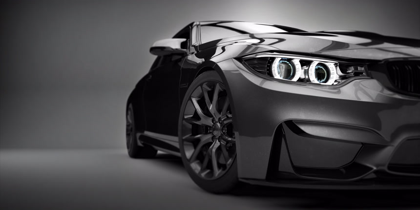 黑白图片展示了一辆汽车的一部分车身