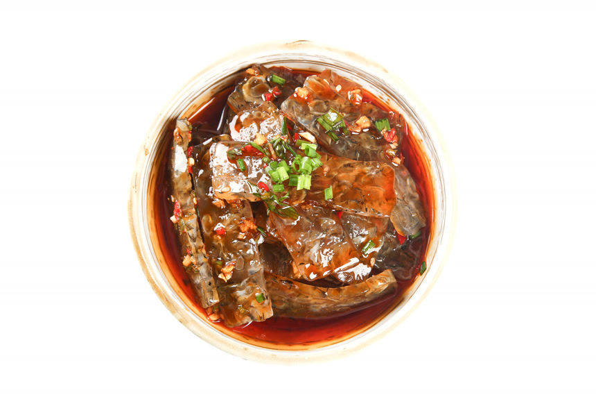 白底上的鱼皮冻