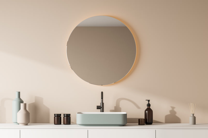 洗手间里的洗手台镜子室内设计