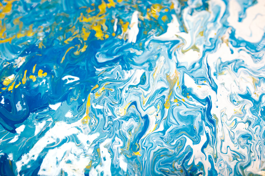 画布上的蓝色晕染颜料插画