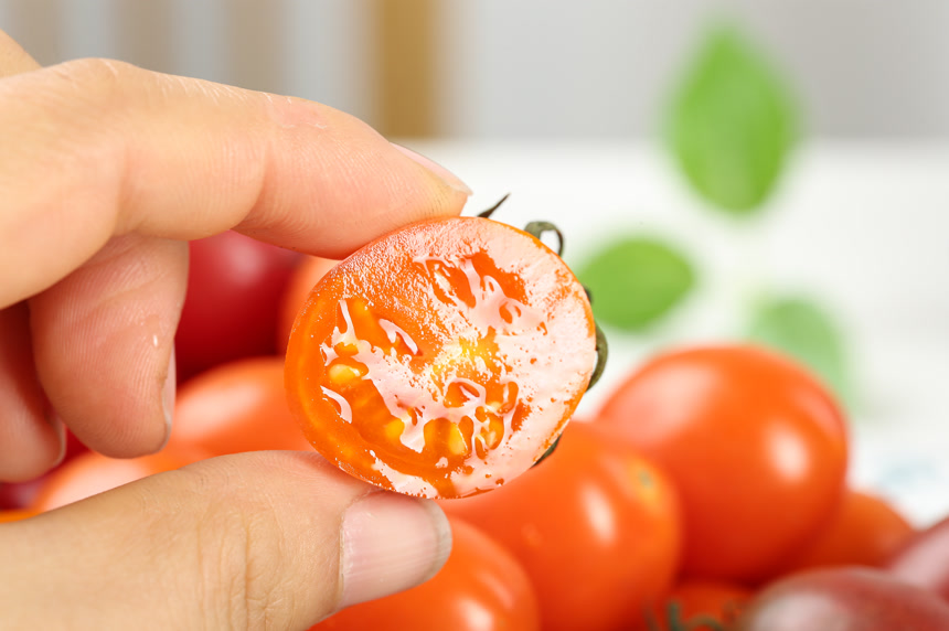 浅底上的小番茄