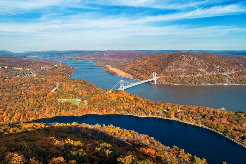 美国秋季鸟瞰美丽的树叶自然景观
