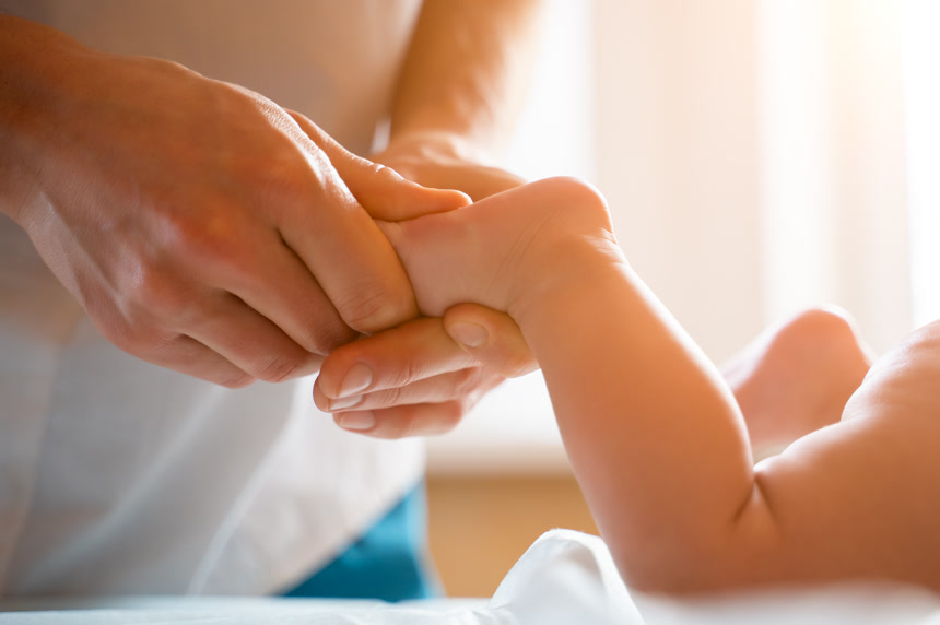 新生儿脚部按摩健康生活方式