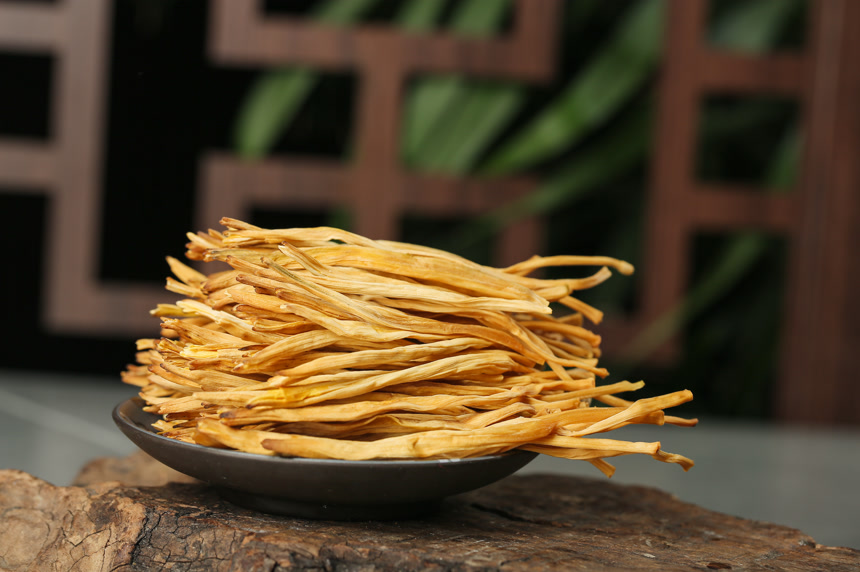 深底上的黄花菜