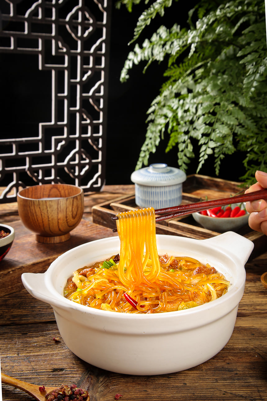 碗里的猪肉炖粉条