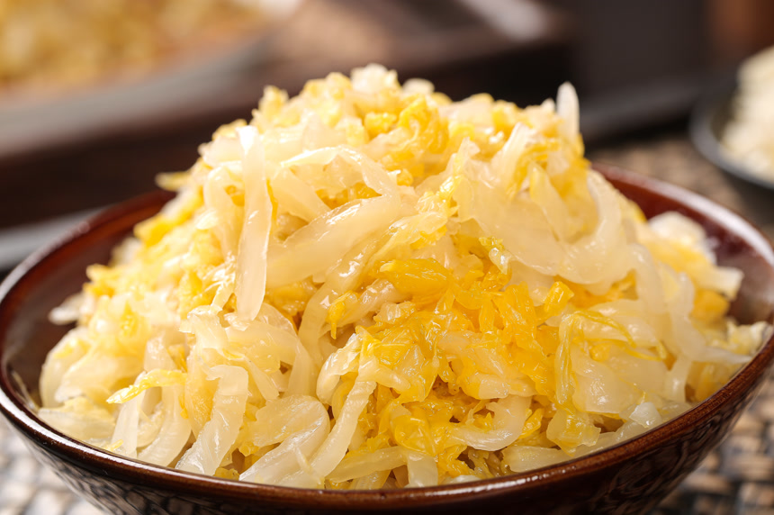 深底上的东北酸菜