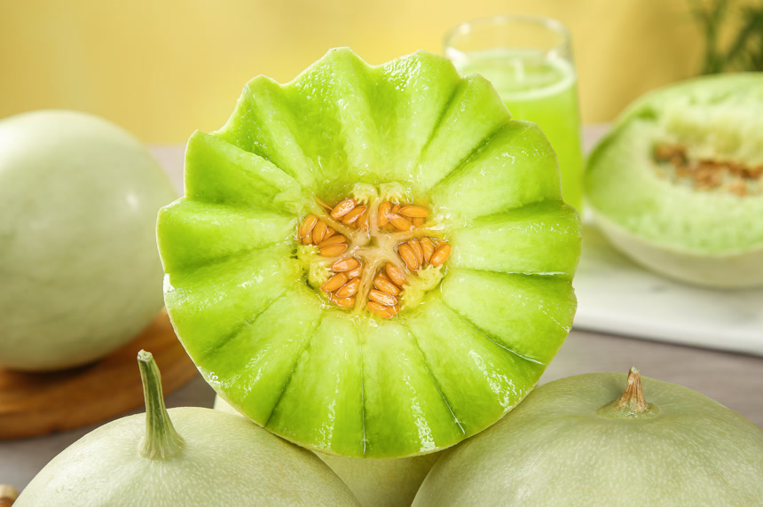 木底上的玉菇甜瓜