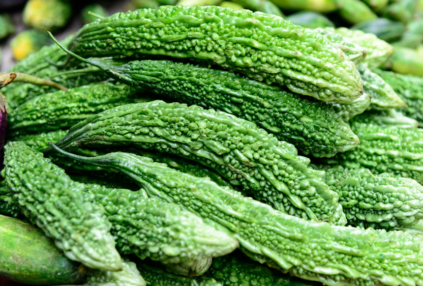 一堆苦瓜景观食物蔬菜美食健康饮食