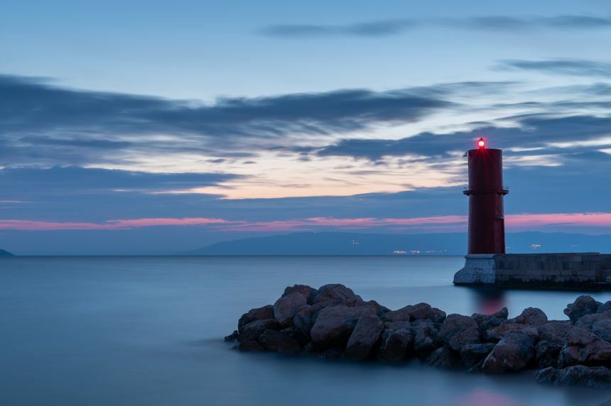 夕阳灯塔灯塔航拍航向航行引路