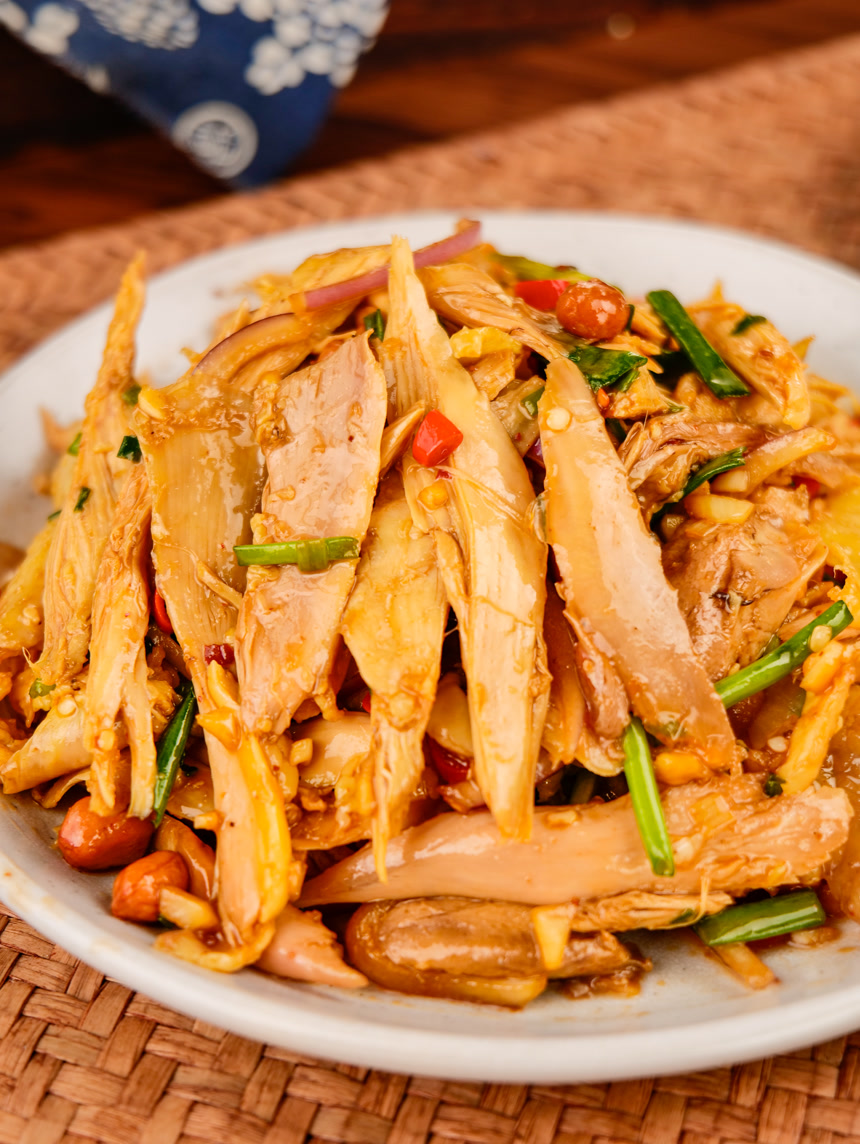 浅底上的手撕鸡