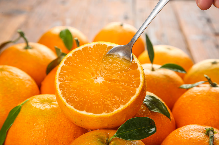 深底上的爱媛果冻橙