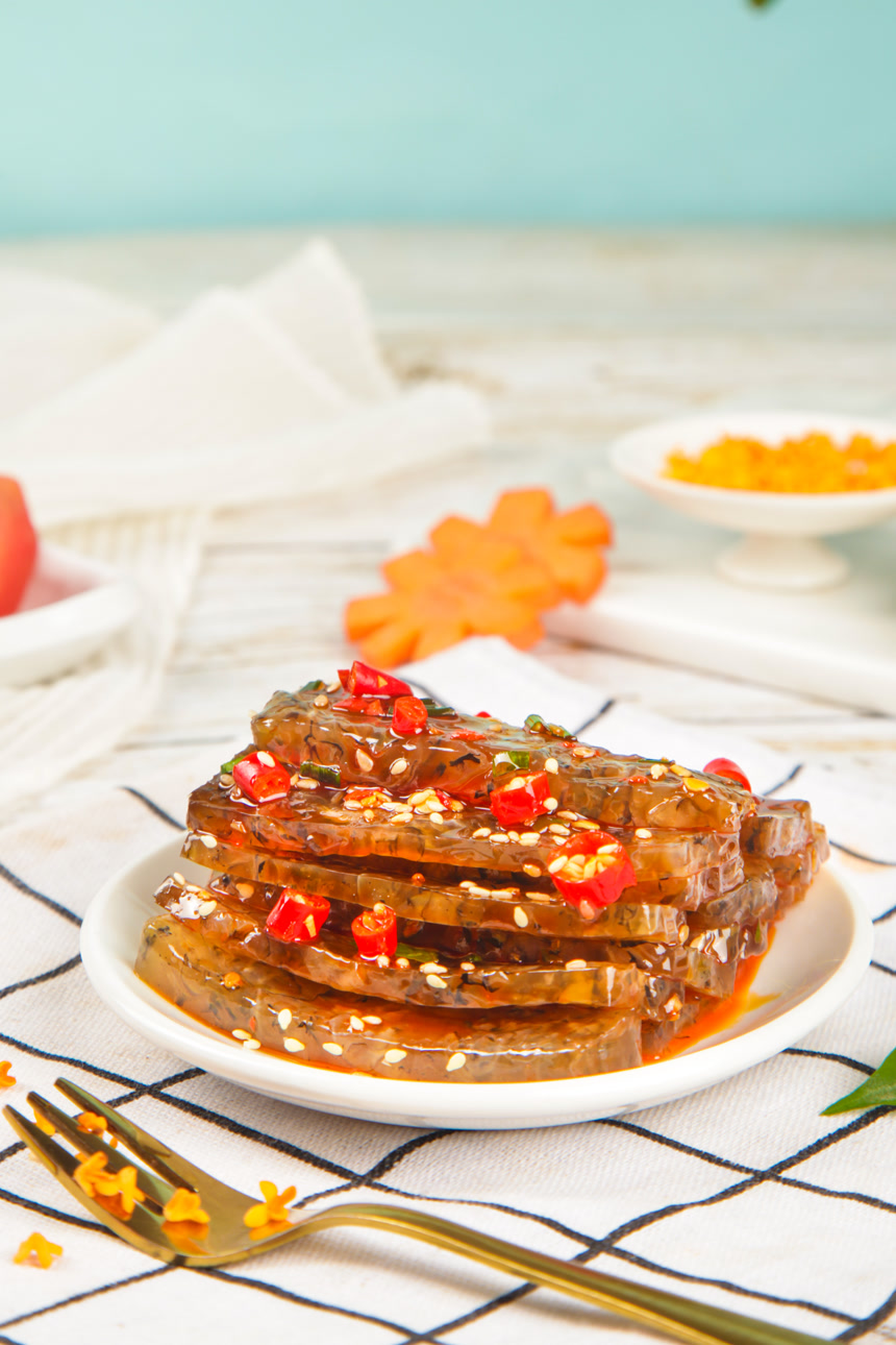 浅底上的香辣鱼皮