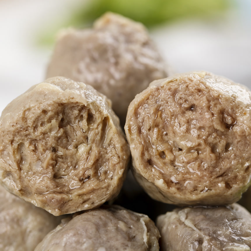 浅底上的牛肉丸