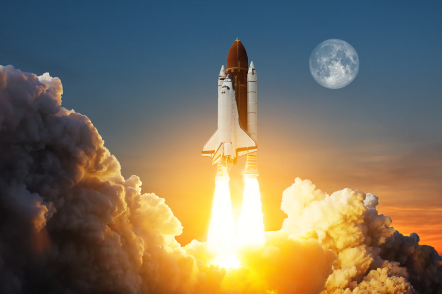 Spaceship lift off. Space shuttle with smoke and blast takes off into space on a background of a sunset with a full moon in the sky. Elements of this image furnished by NASA.宇宙太空航天火箭发射