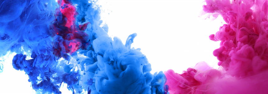 水中的丙烯酸颜色和墨水背景白色背景彩色水中溶解