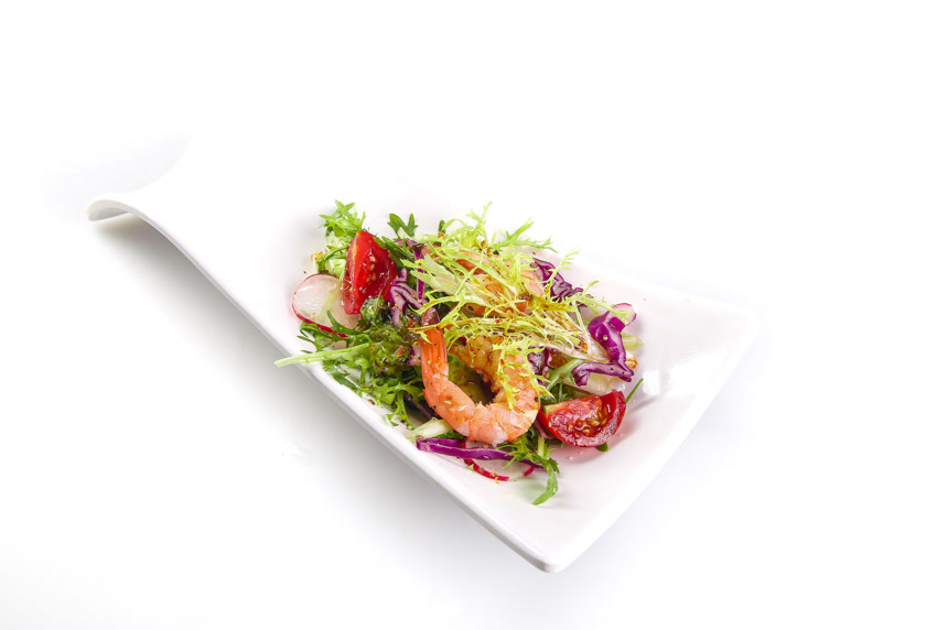 白底上的蔬菜沙拉