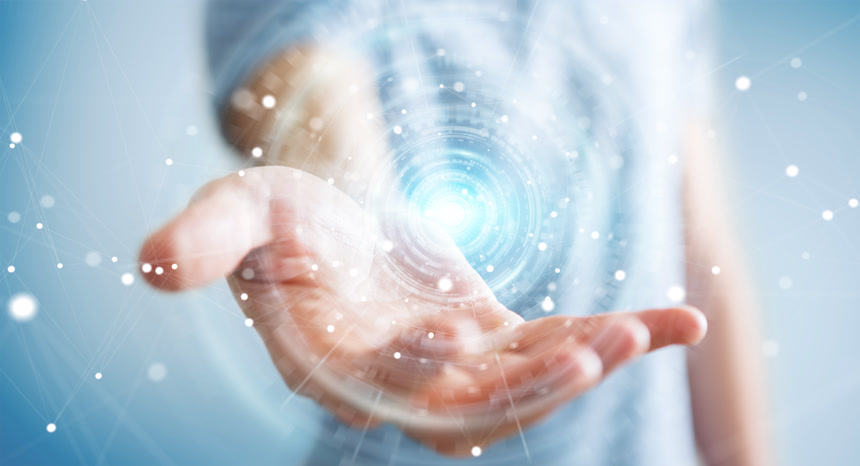 人的一个手部特写在手上可以看到一些透明蓝色的光点和线条