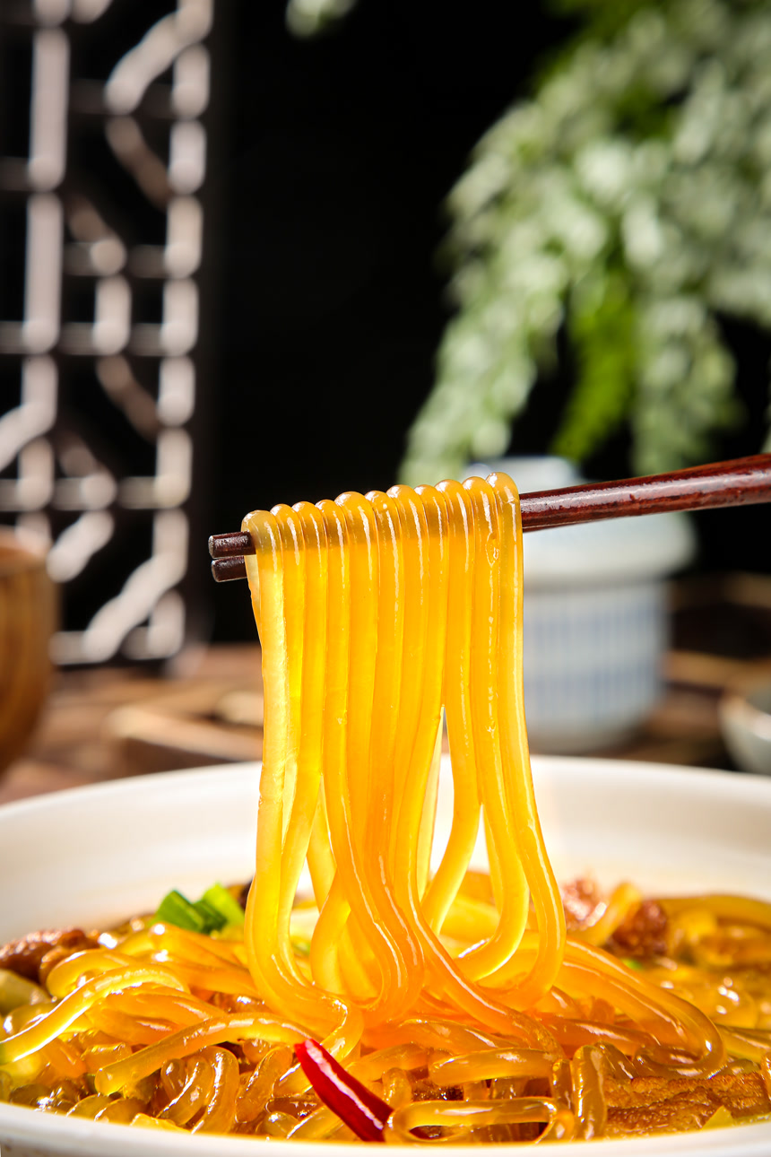 碗里的猪肉炖粉条