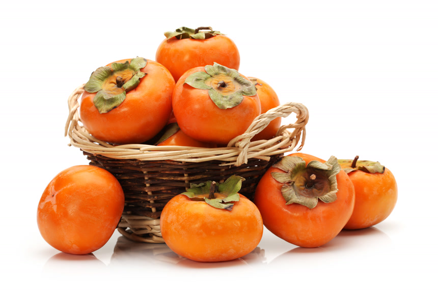 篮子里外的橙色柿子白底图