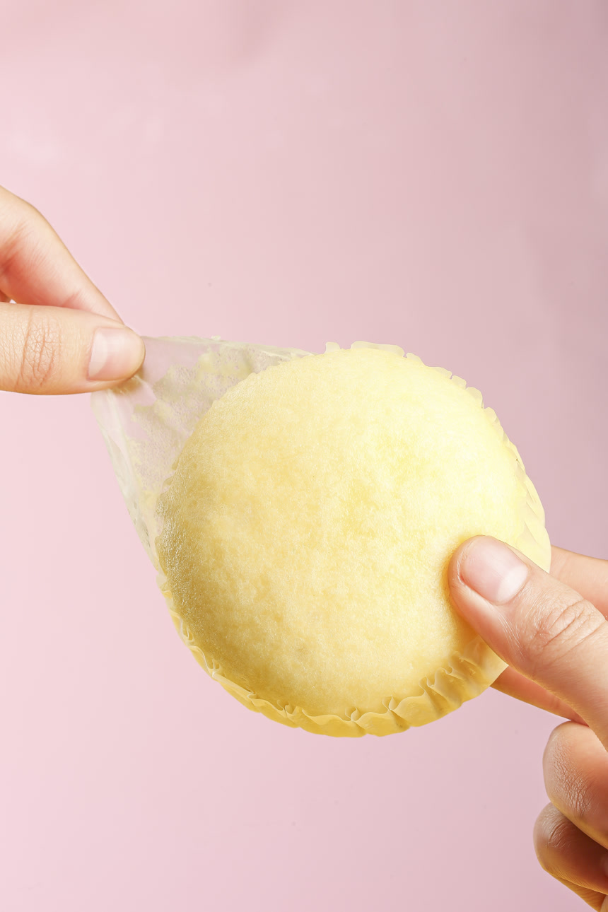 浅底上的蒸蛋糕