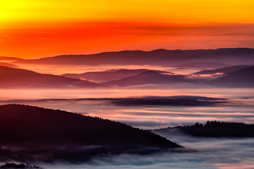 日落时刻的波兰喀尔巴阡山Bieszczady国家公园自然景观